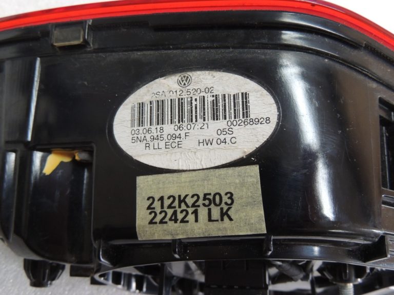 Volkswagen Tiguan II Aizmugurējā labā iekšējā aizmugurējā gaisma 5NA945094F