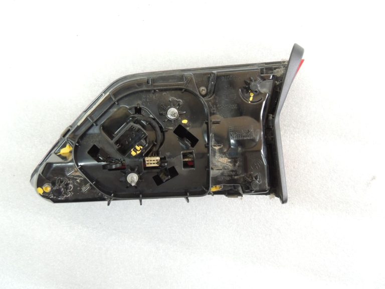 Volkswagen Tiguan II Aizmugurējā labā iekšējā aizmugurējā gaisma 5NA945094F