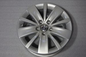1x oriģināls VW Sharan 7N alumīnija disks, 16 collas, ET33, 7N0601025A, ar pulverkrāsas pārklājumu