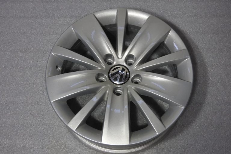 1x oriģināls VW Sharan 7N alumīnija disks, 16 collas, ET33, 7N0601025A, ar pulverkrāsas pārklājumu