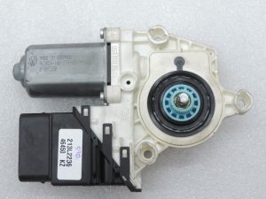 Oriģinālais VW Tiguan 5N aizmugurējā kreisā loga regulatora motors 5N0959703 5N0959703D