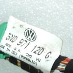 Oriģinālā Volkswagen Tiguan 5N priekšējo durvju instalācija priekšā pa kreisi 5N0971120G