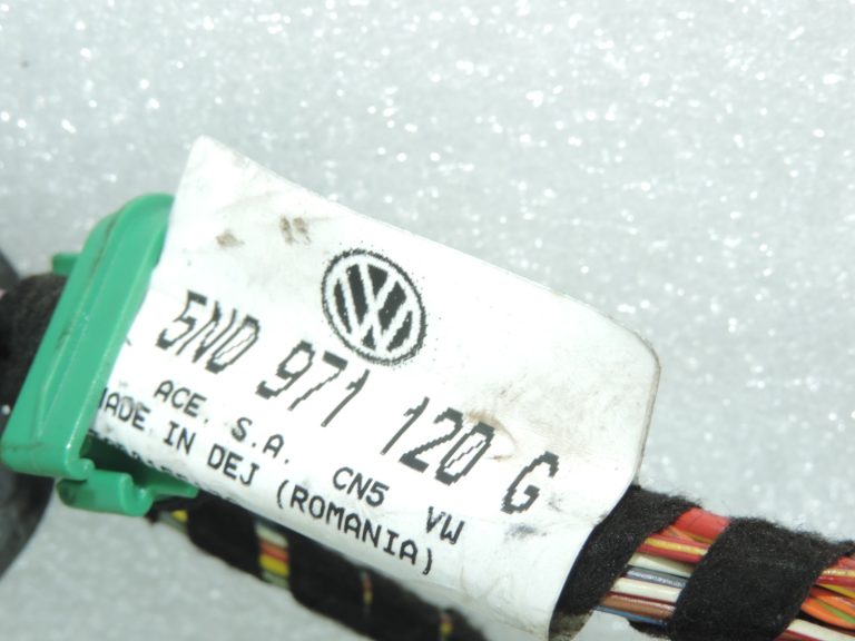 Oriģinālā Volkswagen Tiguan 5N priekšējo durvju instalācija priekšā pa kreisi 5N0971120G