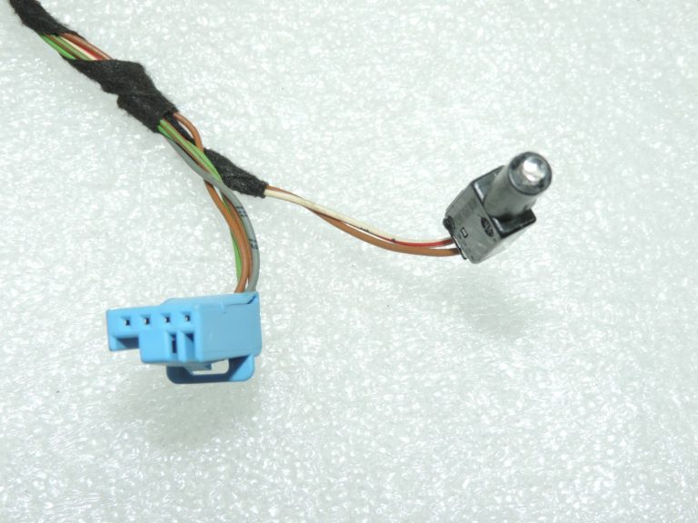 Oriģinālā Volkswagen Tiguan 5N priekšējo durvju instalācija priekšā pa kreisi 5N0971120G