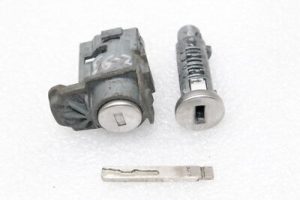 Opel Zafira B комплект ключей замок зажигания дверной замок 93181728, 93181727, 913703