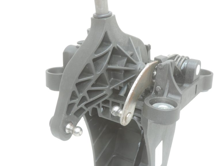 Oriģinālā Opel Zafira C 6 pakāpju manuālās pārnesumkārbas svira 55583523, 55598228