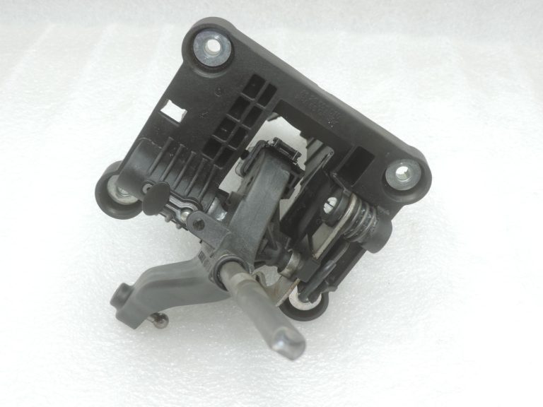 Oriģinālā Opel Zafira C 6 pakāpju manuālās pārnesumkārbas svira 55583523, 55598228